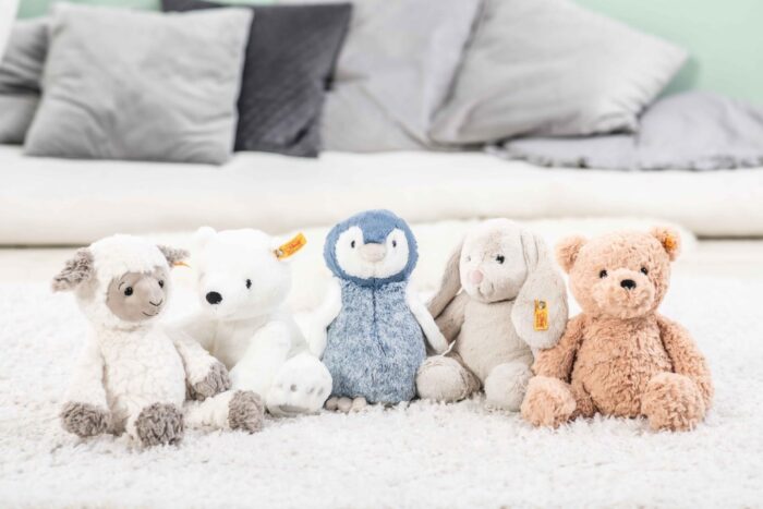 Steiff Hoppie Hase 18 cm hellgrau, Plüschtier Hase mit Schlappohren, Soft Cuddly Friends, flauschiges Stofftier zum Kuscheln - Image 6